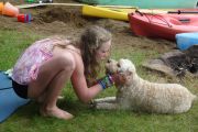 A little doggie smooch!! (Daphne Williams) A little doggie smooch!! (Daphne Williams)